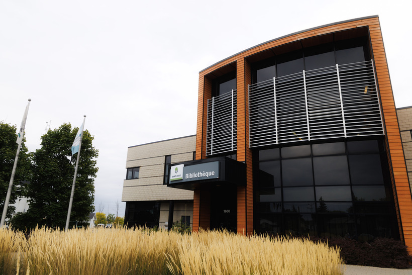 La Ville de Sainte-Julie invite les artistes en arts visuels à exposer leurs œuvres à la bibliothèque municipale