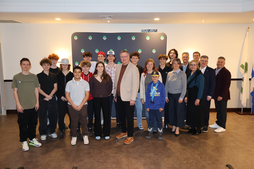 Le conseil municipal de Sainte-Julie souligne les accomplissements des athlètes julievillois