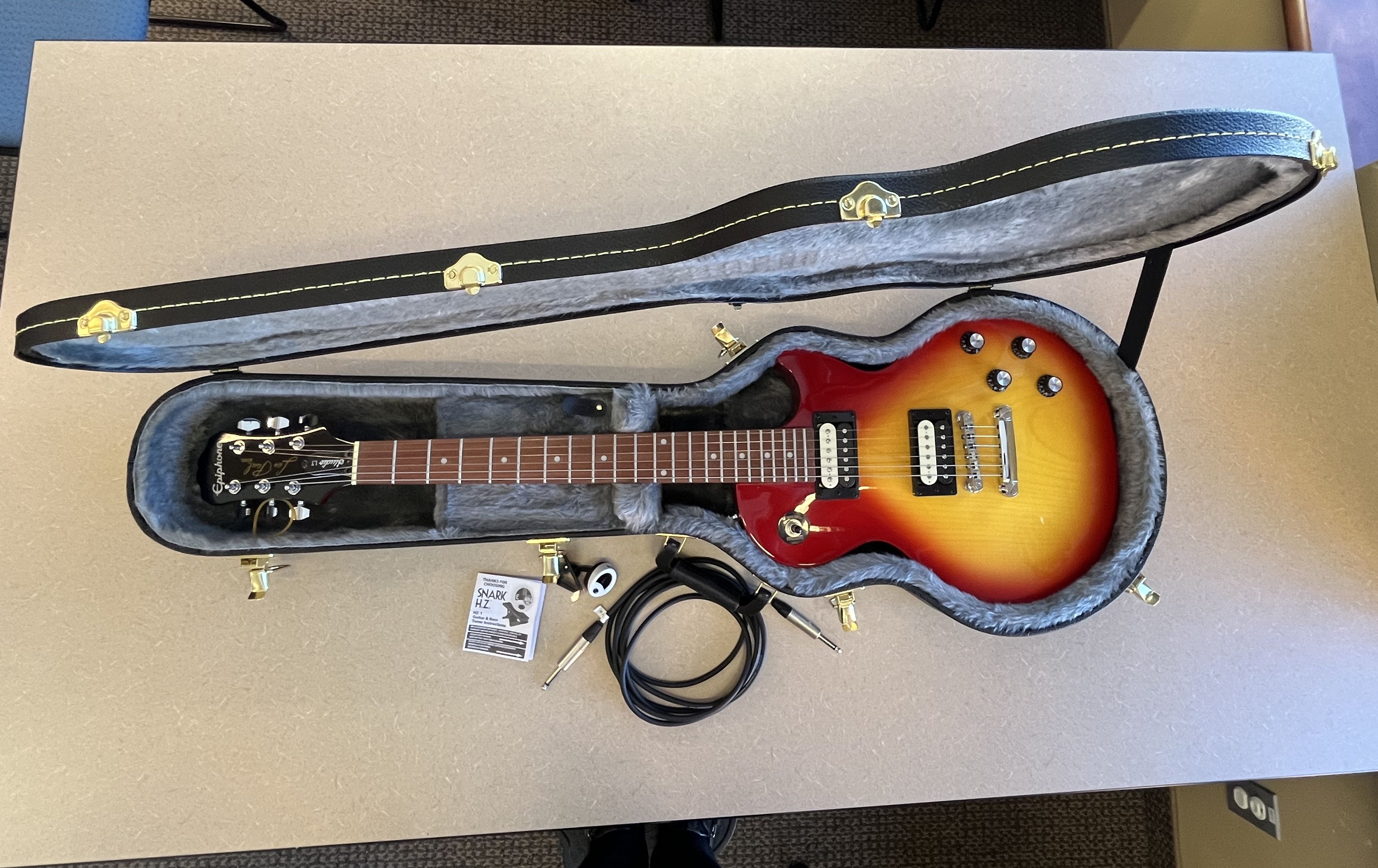 Guitare_electrique_1.jpg (1.08 MB)